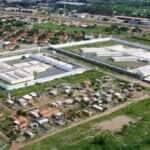 Líder de facção criminosa de Mato Grosso é transferido para Penitenciária Federal