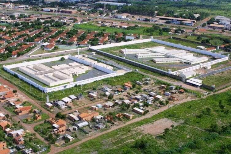 Líder de facção criminosa de Mato Grosso é transferido para Penitenciária Federal
