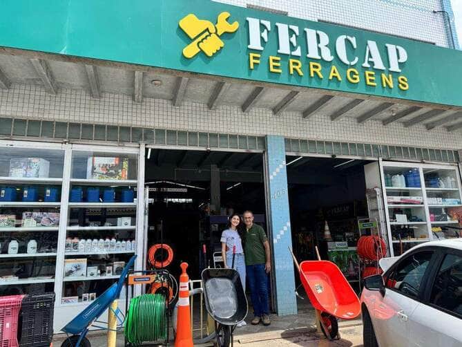 Loja de ferragens de Cuiabá fecha parceria internacional com crédito da linha Empresarial da Desenvolve MT