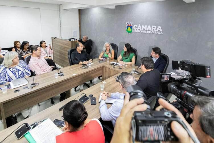 Secretária de Cuiabá apresenta estratégias contra arboviroses na Comissão de Saúde da Câmara