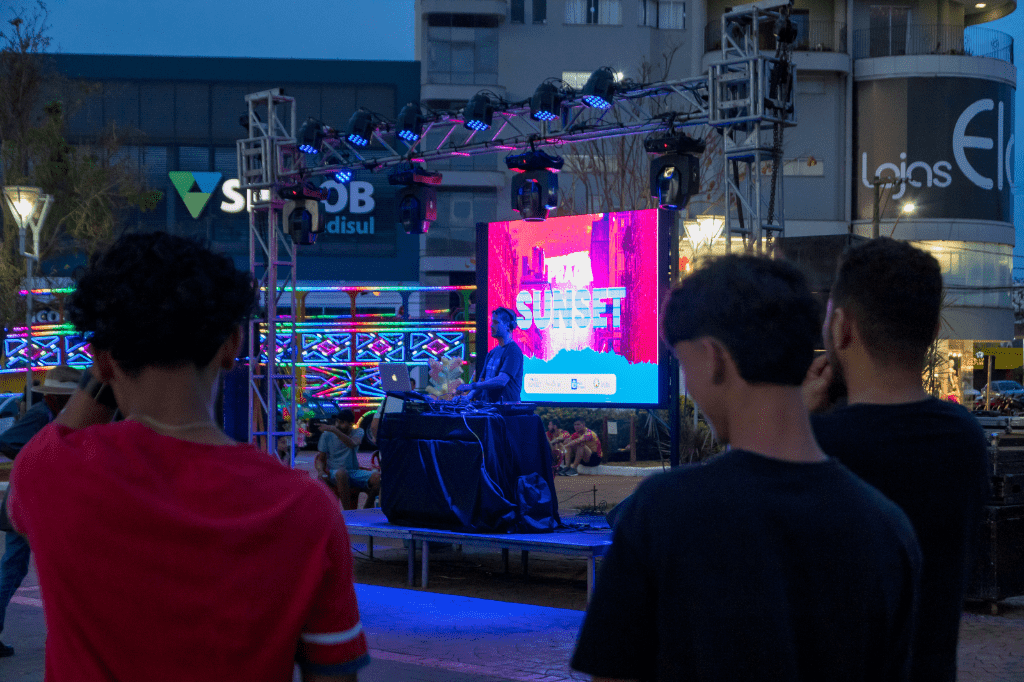 Tangará da Serra recebe 2ª edição do Praça Sunset com apresentações de música eletrônica ao pôr do sol