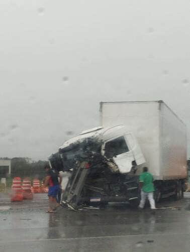 Colisão entre caminhão e carreta na BR-163 deixa um ferido em Nova Mutum