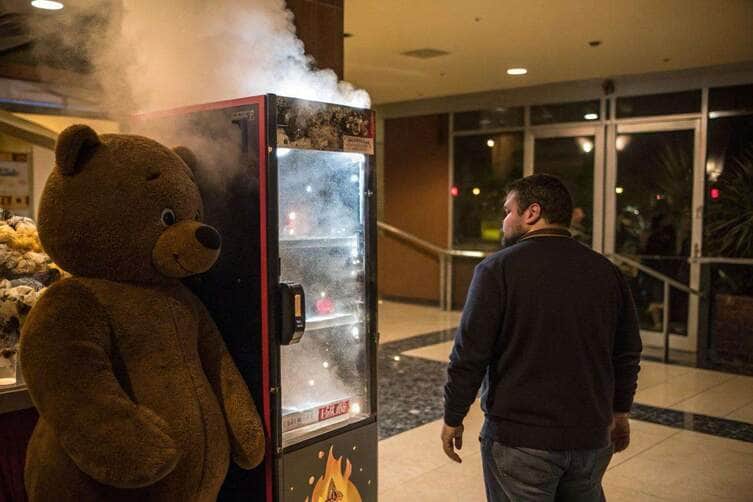 Homem invade supermercado e ateia fogo na "máquina de ursinhos" em cidade de Mato Grosso