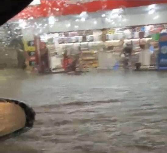 (VÍDEO) Temporal causa alagamentos e transtornos em Cuiabá