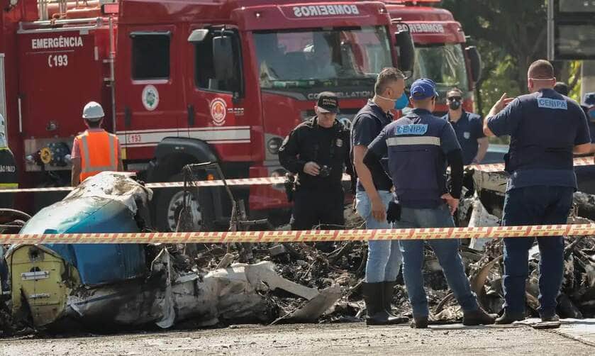 São Paulo (SP) 07/02/2025 - Acidente envolvendo um avião de pequeno porte que caiu na avenida Marquês de São Vicente, após decolar do Campo de Marte. Foto: Paulo Pinto/Agência Brasil