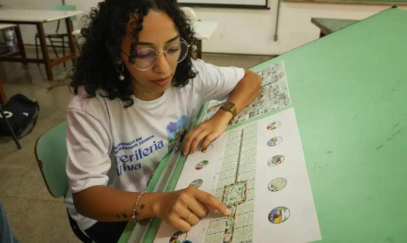 Brasília (DF) 31/01/2025 – Aluna Angélica Azevedo e Silva, estudante do curso de Arquitetura e Urbanismo da Universidade de Brasília (UnB), ganhadora do Prêmio Carolina Bori de Ciência, da SBPC, na área de Humanidades, pelo trabalho “Diagnóstico das dimensões da sustentabilidade urbana no município de Cavalcante-GO e Urbanismo Kalunga: sustentabilidade, ancestralidade e identidade”.
Foto: Antonio Cruz/Agência Brasil