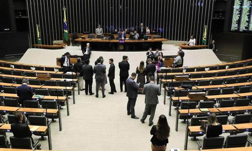 Brasília (DF) 12/09/2024 Sessão da Câmara dos Deputados para conclusão da votação do projeto de lei que propõe uma transição de três anos para o fim da desoneração da folha de pagamentos de 17 setores da economia. Foto Lula Marques/ Agência Brasil