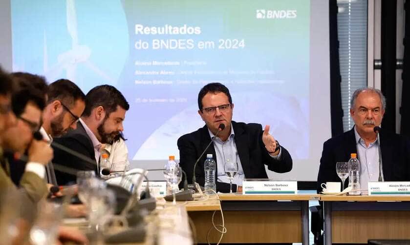 Rio de Janeiro (RJ), 25/02/2025 - O diretor de Planejamento e Relações Institucionais, Nelson Barbosa, fala durante coletiva em que o Banco Nacional de Desenvolvimento Econômico e Social (BNDES) divulga o resultado financeiro e o desempenho operacional do ano de 2024 , na sede da instituição, no centro da cidade Foto: Tânia Rêgo/Agência Brasil