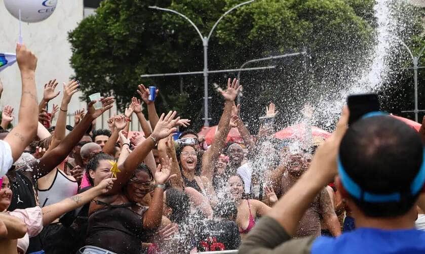 Rio de Janeiro (RJ), 01/02/2025 – O Bloco Carrossel de emoções abre os desfiles de carnaval dos megablocos no centro do Rio de Janeiro. Foto: Tomaz Silva/Agência Brasil