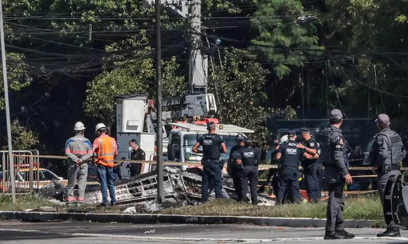São Paulo (SP) 07/02/2025 - Acidente envolvendo um avião de pequeno porte que caiu na avenida Marquês de São Vicente, após decolar do Campo de Marte.
Foto: Paulo Pinto/Agência Brasil