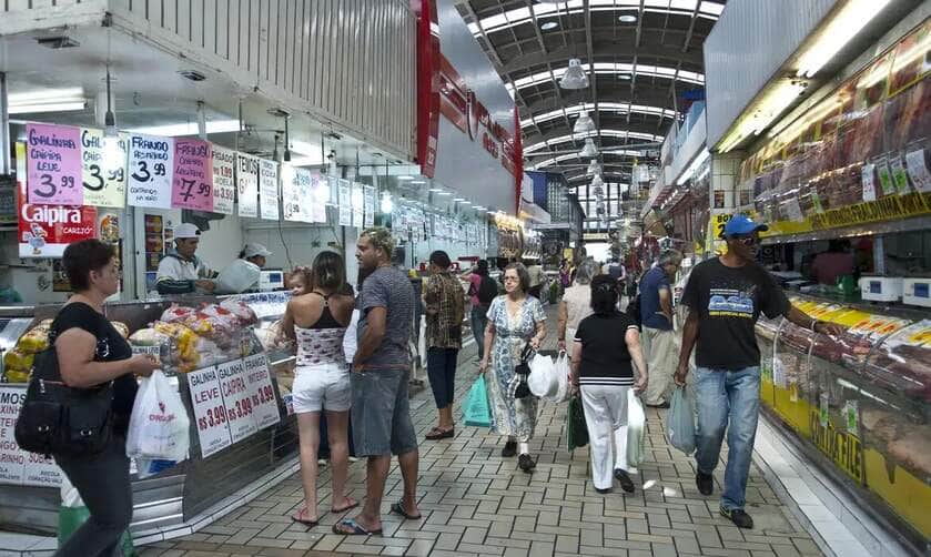 O Mercado Municipal Rinaldo Rivetti mais conhecido como Mercado da Lapa.