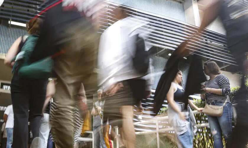 São Paulo (SP), 10/11/2024 - Estudantes  no segundo dia de provas do ENEM na UNIP Vergueiro em São Paulo. Foto: Paulo Pinto/Agência Brasil