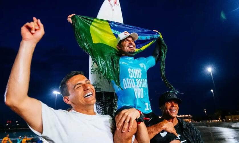 Ítalo Ferreira conquista etapa de Abu Dhabi em pisicina de ondas artificiais e assume liderança da WSL em 16/02/2024