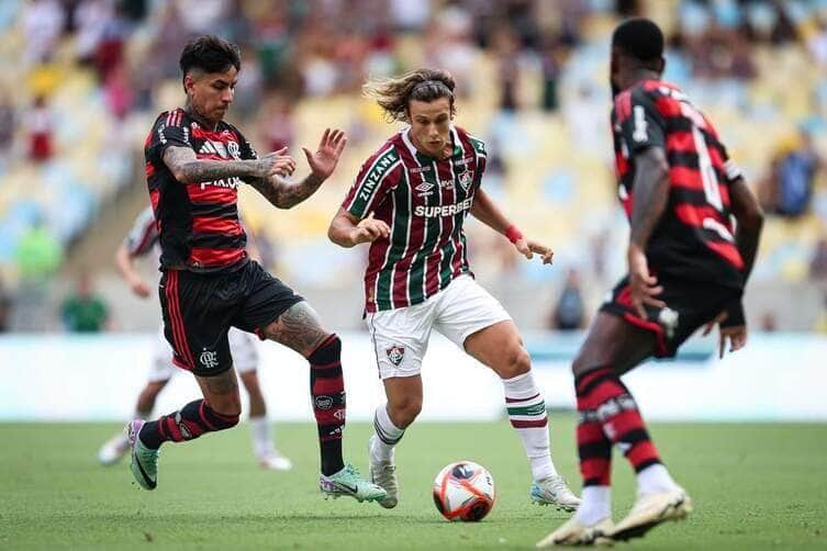 Fluminense x Flamengo ao vivo; onde assistir ao 1º jogo da final do Campeonato Carioca nesta quarta (12). Imagem: Marcelo Gonçalves/FFC