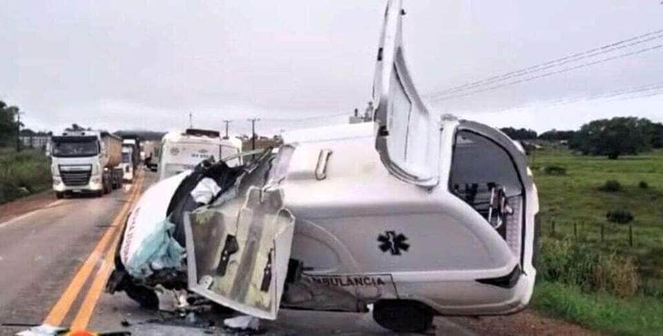 Cinco pessoas ficam feridas em acidente entre ambulância e caminhão de lixo na MT-208, em Alta Floresta