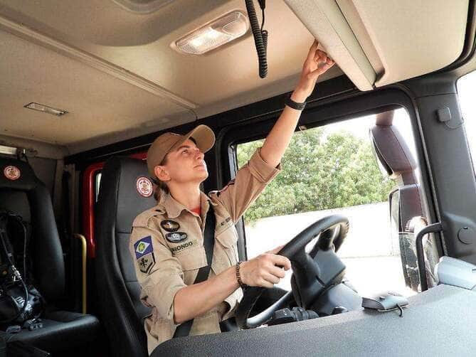 Bombeiras de Mato Grosso superam desafios e conquistam espaço como condutoras de viaturas de emergência