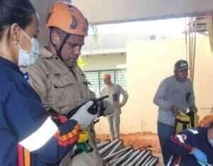 Bombeiros resgatam homem que caiu em fosso de elevador em Rondonópolis
