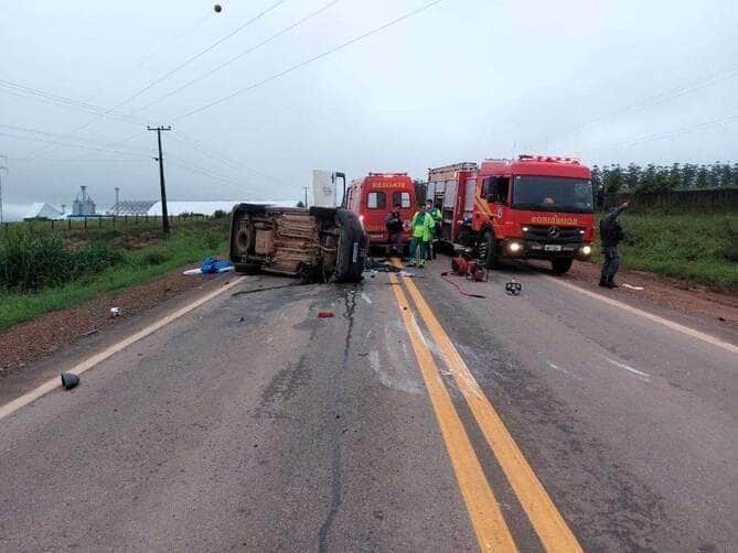 Bombeiros resgatam motorista preso em ambulância após colisão na MT-208 em Mato Grosso