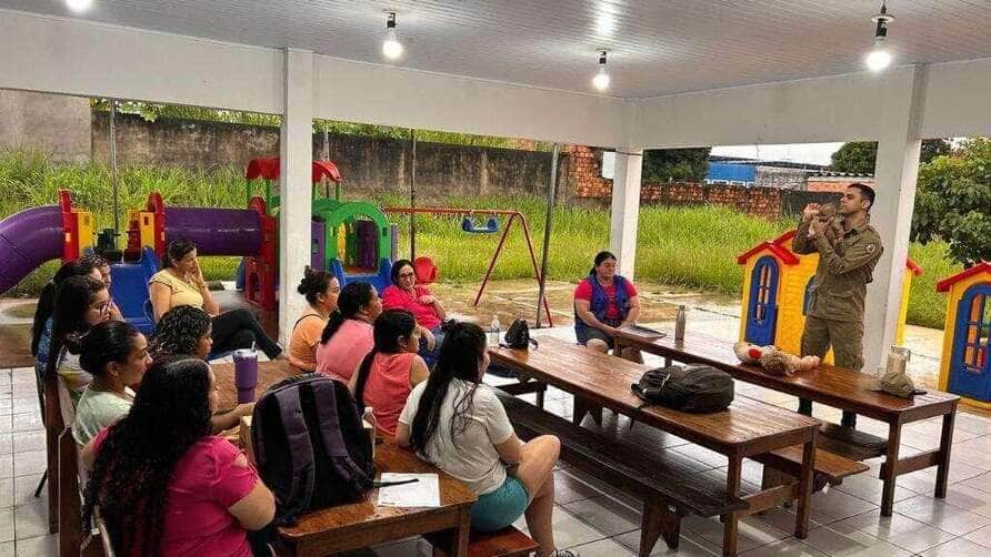 Corpo de Bombeiros de Mato Grosso realiza palestra de prevenção e primeiros socorros para profissionais de escola pública