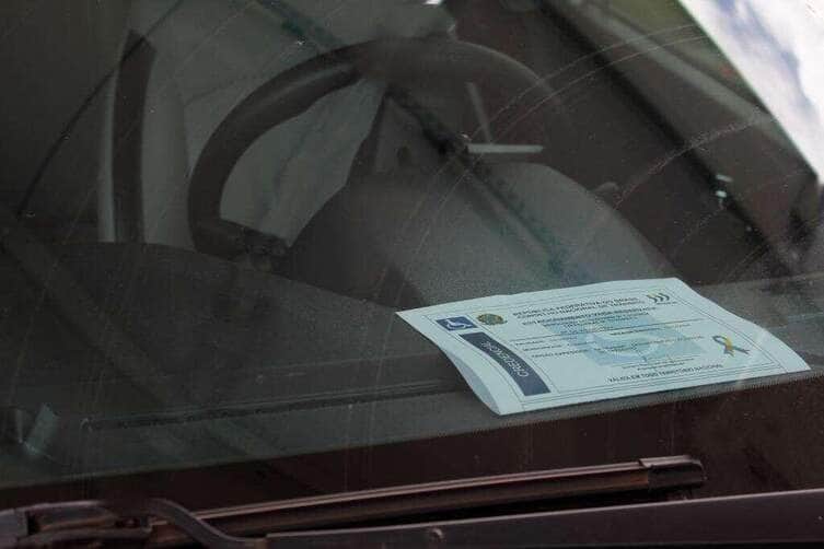 Detran de Mato Grosso emite mil credenciais de estacionamento para pessoas com TEA