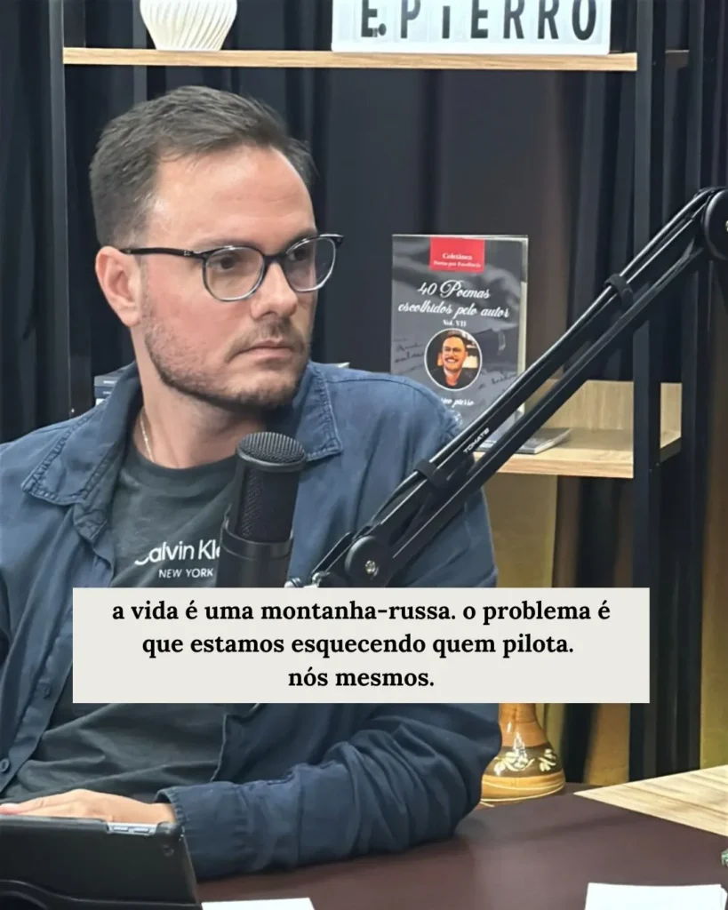 Estamos tão ocupados tentando caber no mundo que esquecemos de ser.