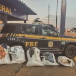 PRF prende mulher com 100 kg de roupas furtadas de lojas de departamento de Cuiabá em Rondonópolis-MT