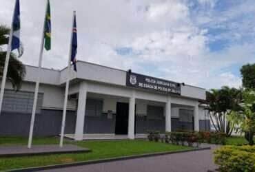 Polícia Civil prende homem por agressão à companheira e ameaça a policiais em Jaciara