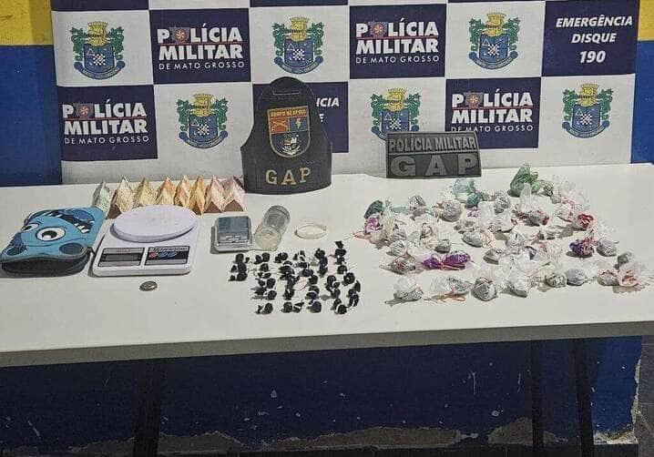 Polícia Militar de Mato Grosso prende casal por tráfico e apreende mais de 70 porções de drogas