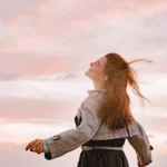 Uma Mulher Feliz - Canva