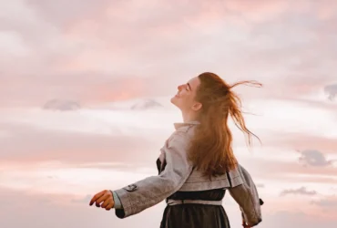 Uma Mulher Feliz - Canva