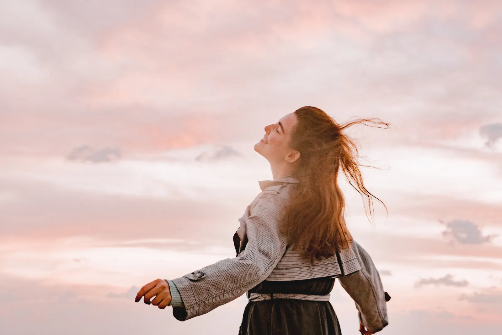 Uma Mulher Feliz - Canva