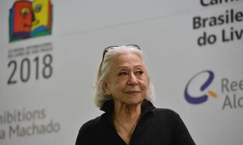 A atriz Fernanda Montenegro fala durante a 25ª Bienal Internacional do Livro de São Paulo, no Anhembi, sobre o livro