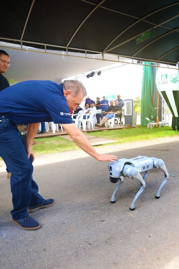 cão-robô no Show Safra