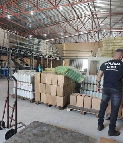 Terceira fase da operação identificou comércio irregular de produtos de limpeza; empresário responderá por crimes ambientais. 