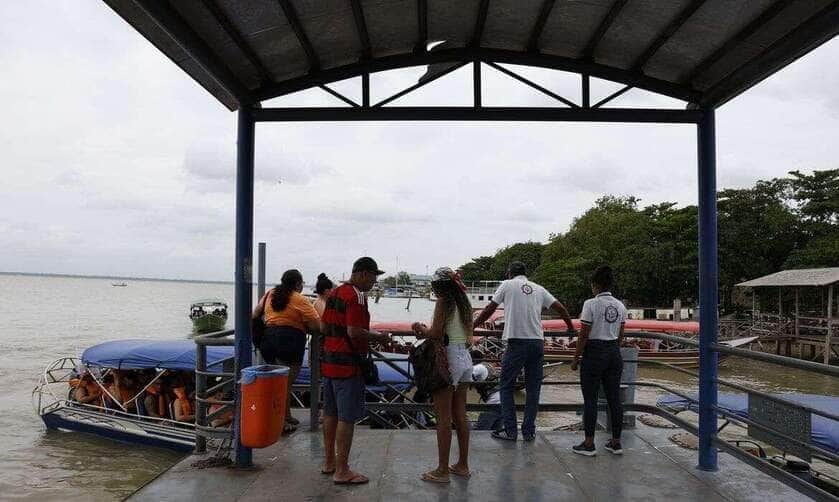Belém (PA) 15/12/2024 – A Ilha do Combú, banhada pelo Rio Guamá, é uma Área de Proteção Ambiental (APA) e destino turístico amazônico na região insular de Belém, habitada por comunidades tradicionais que vivem de pesca, artesanato, turismo e produção de açaí. É acessada através de barcos que partem com passageiros do Terminal Hidroviário Ruy Barata. Foto: Fernando Frazão/Agência Brasil