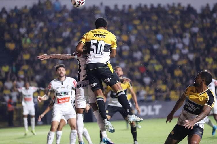 Lance de Criciúma x Athletic. Imagem: Celso da Luz/Criciúma