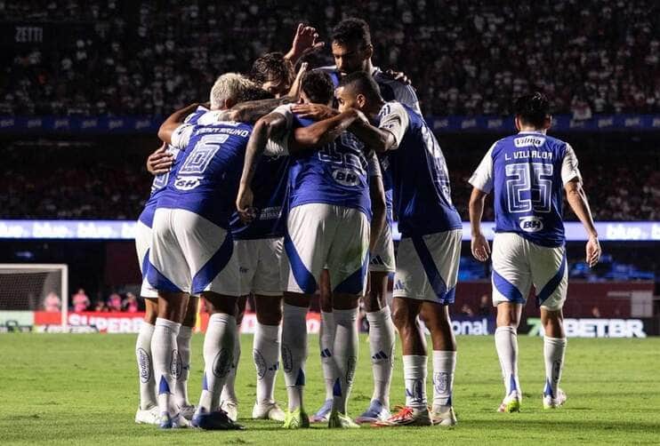 Onde assistir Cruzeiro x Bahia ao vivo: escalações, data e tudo sobre o duelo no Brasileirão 2025. Imagem: Gustavo Aleixo/Cruzeiro