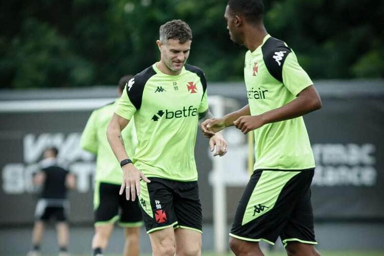 Cruzeiro x Vasco hoje: onde assistir ao vivo, escalações e tudo sobre o duelo no Brasileirão. Imagem: Matheus Lima/CR Vasco