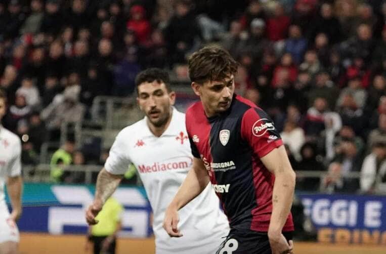 Hellas Verona x Cagliari: Onde assistir ao vivo, escalações e tudo sobre o duelo decisivo na Série A. Imagem: Divulgação Cagliari