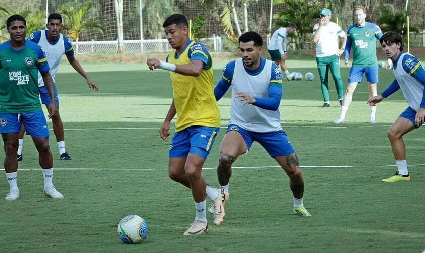 Botafogo-SP x Goiás: Onde assistir ao vivo, escalações e tudo sobre o duelo da Série B. Imagem: Divulgação Goiás Botafogo-SP x Goiás: Onde assistir ao vivo, escalações e tudo sobre o duelo da Série B. Imagem: Divulgação Goiás