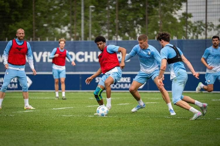 Heidenheim x Bochum ao vivo: onde assistir, escalações e tudo sobre o confronto decisivo da Bundesliga. Imagem: Divulgação Bochum