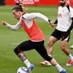 Liverpool x Tottenham: Saiba onde assistir ao vivo e veja as escalações do jogo que pode decidir a Premier League. Imagem: Divulgação Liverpool