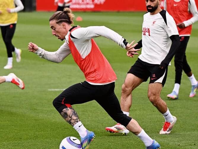 Liverpool x Tottenham: Saiba onde assistir ao vivo e veja as escalações do jogo que pode decidir a Premier League. Imagem: Divulgação Liverpool