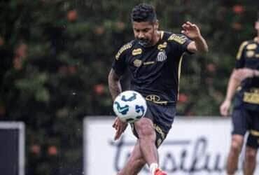 Santos x Red Bull Bragantino: Onde assistir ao vivo, escalações e tudo sobre o encerramento da 6ª rodada do Brasileirão. Imagem: Raul Baretta/Santos FC