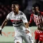 São Paulo x Fortaleza: onde assistir, escalações e tudo sobre o duelo no Morumbi. Imagem: SPFC