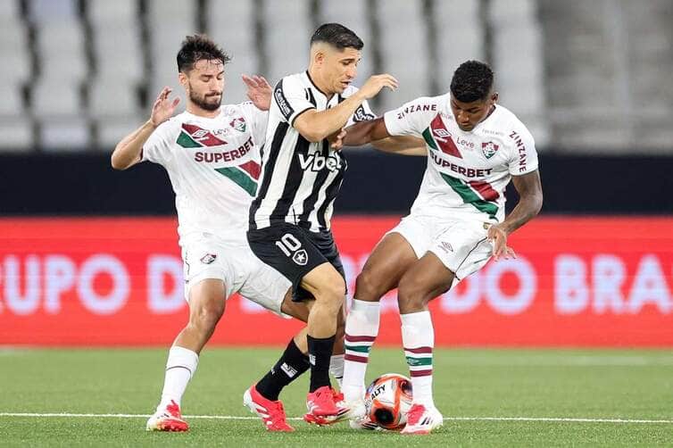 Botafogo x Fluminense: onde assistir, escalações e clima do clássico carioca no Brasileirão 2025. Imagem: Vitor Silva/BFR