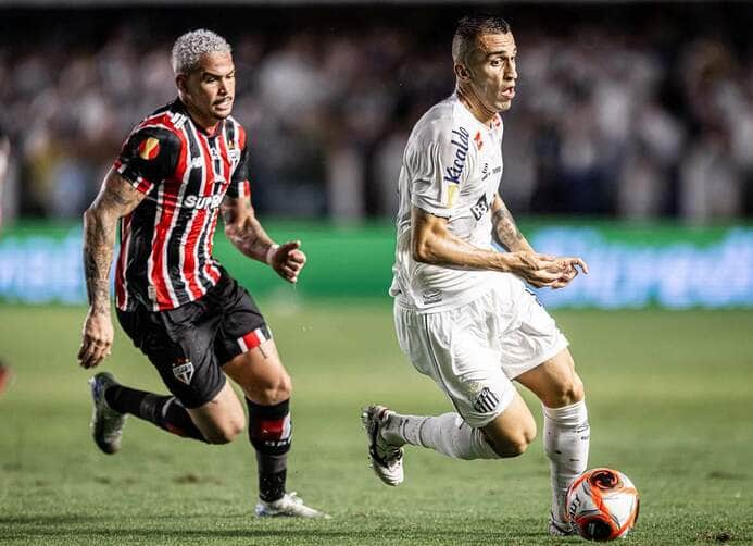 São Paulo x Santos: Onde assistir ao clássico paulista pelo Brasileirão 2025 e escalações prováveis. Imagem: Raul Baretta/Santos FC