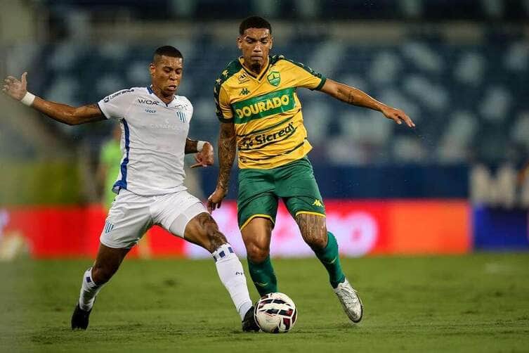 Cuiabá x Avaí. Imagem: AssCom Dourado/Divulgação