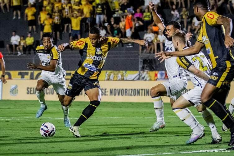 Novorizontino x Athletico-PR: Onde assistir, escalações e detalhes do duelo pela Série B. Imagem: Higor Basso/Novorizontino