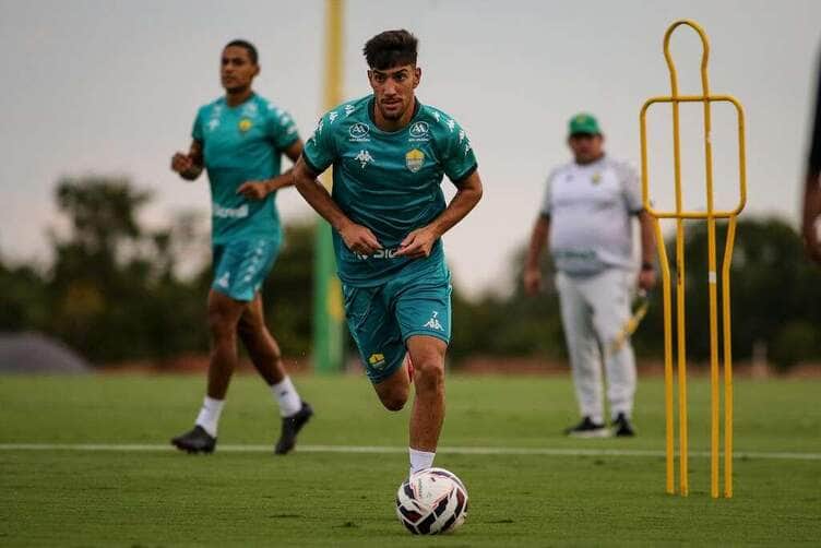 Cuiabá x Ferroviária: onde assistir ao vivo, escalações e detalhes do confronto pela Série B. Imagem: AssCom Dourado
